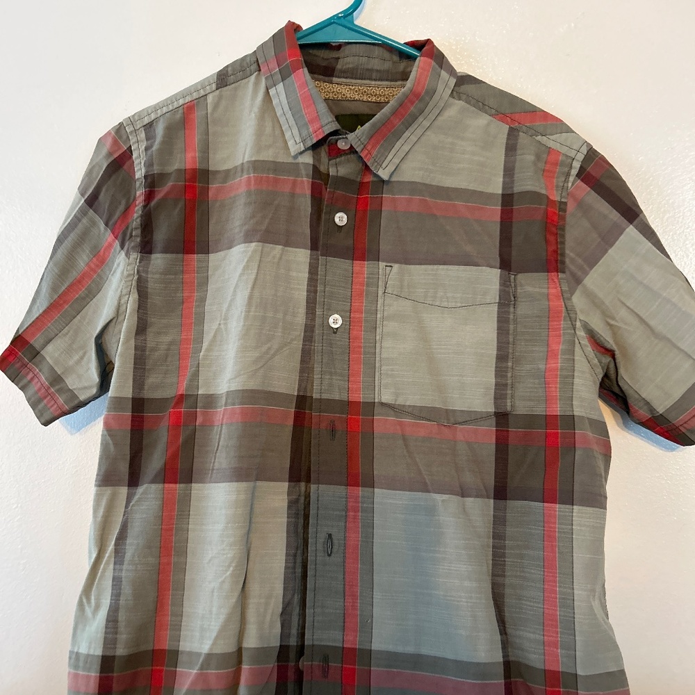 Prana short sleeve button up shirt size medium